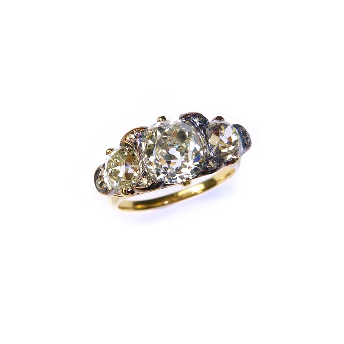 Antique three stone diamond ring | MasterArt